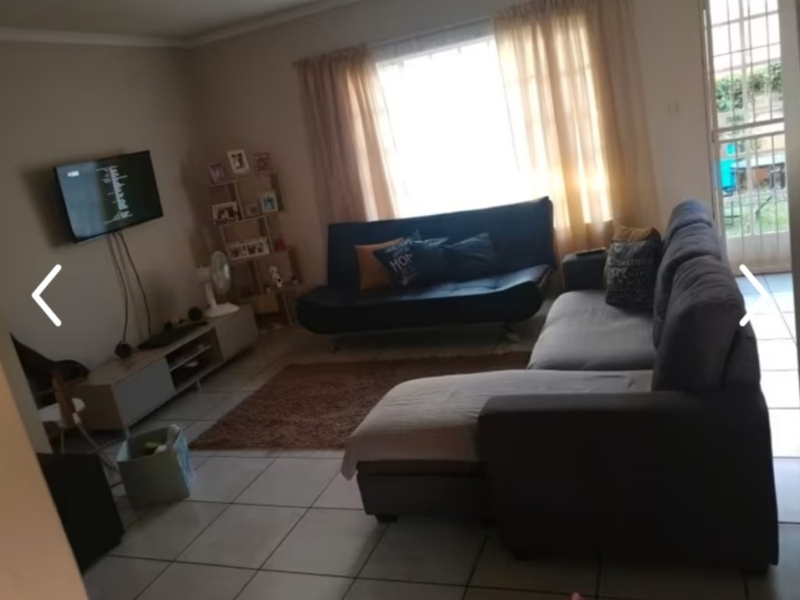 2 Bedroom Property for Sale in Langenhovenpark Free State